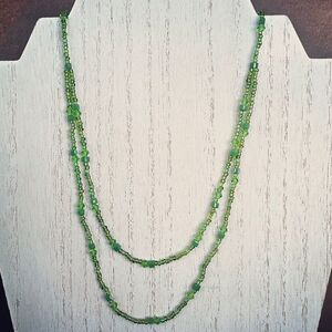 💚 Handcrafted Beaded Necklace